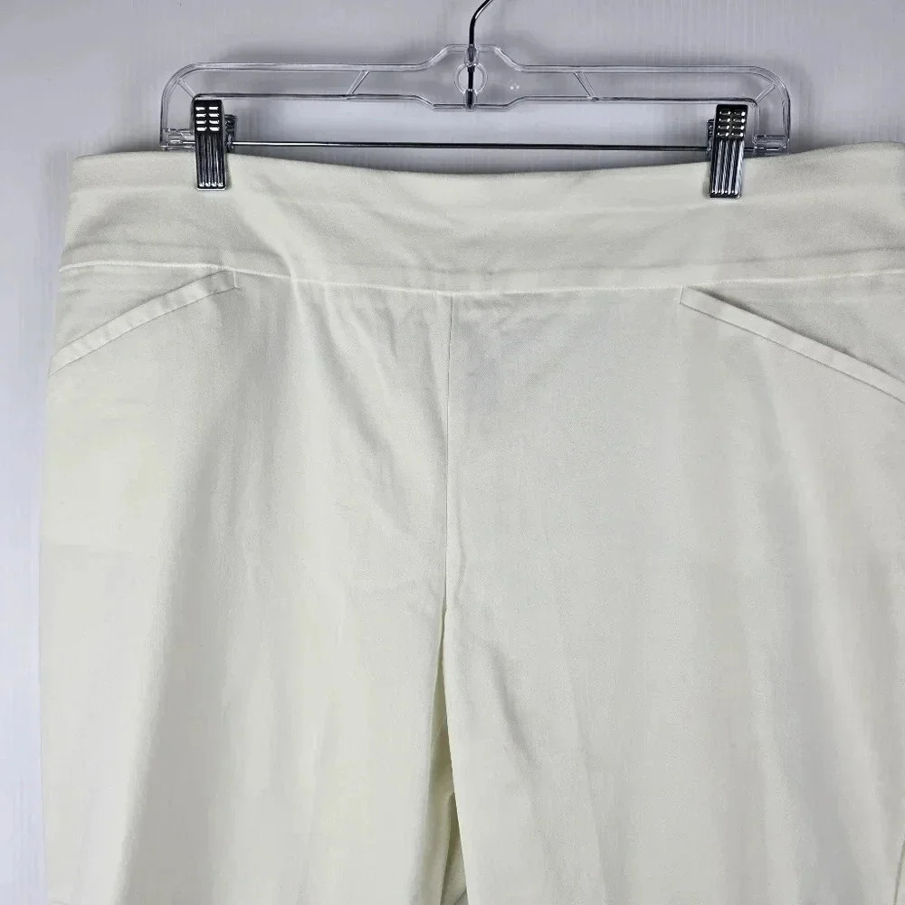 Chico's perfect stretch white capri size 3 - Picture 3 of 8